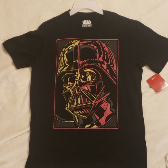 MAD Engine Other - Mens medium S/S shirt Darth Vader Star wars Disney